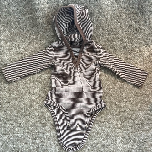 Onesies & Long sleeve bundle! - Picture 5 of 7